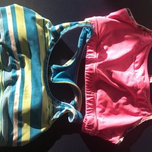 2 sports bras made of cotton
